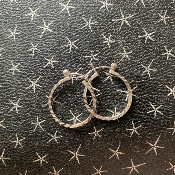Beautiful 925 Hoop Earrings - Picture 4 of 4